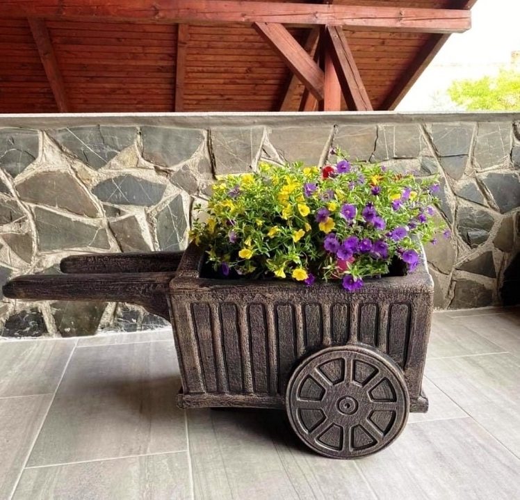 Roto květináč VOZÍK PRO OSLA, bronzově hnědá