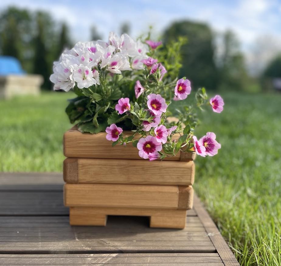 Dřevěný zahradní květináč AKSAMIT, pinie,  250x250x200