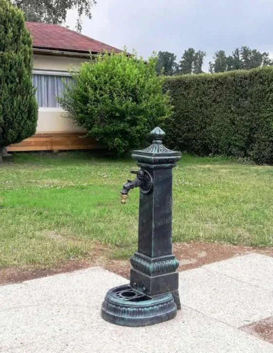  AZTE Vodovodní litinový SLOUPEK s kohoutkem DRAK, zelená patina